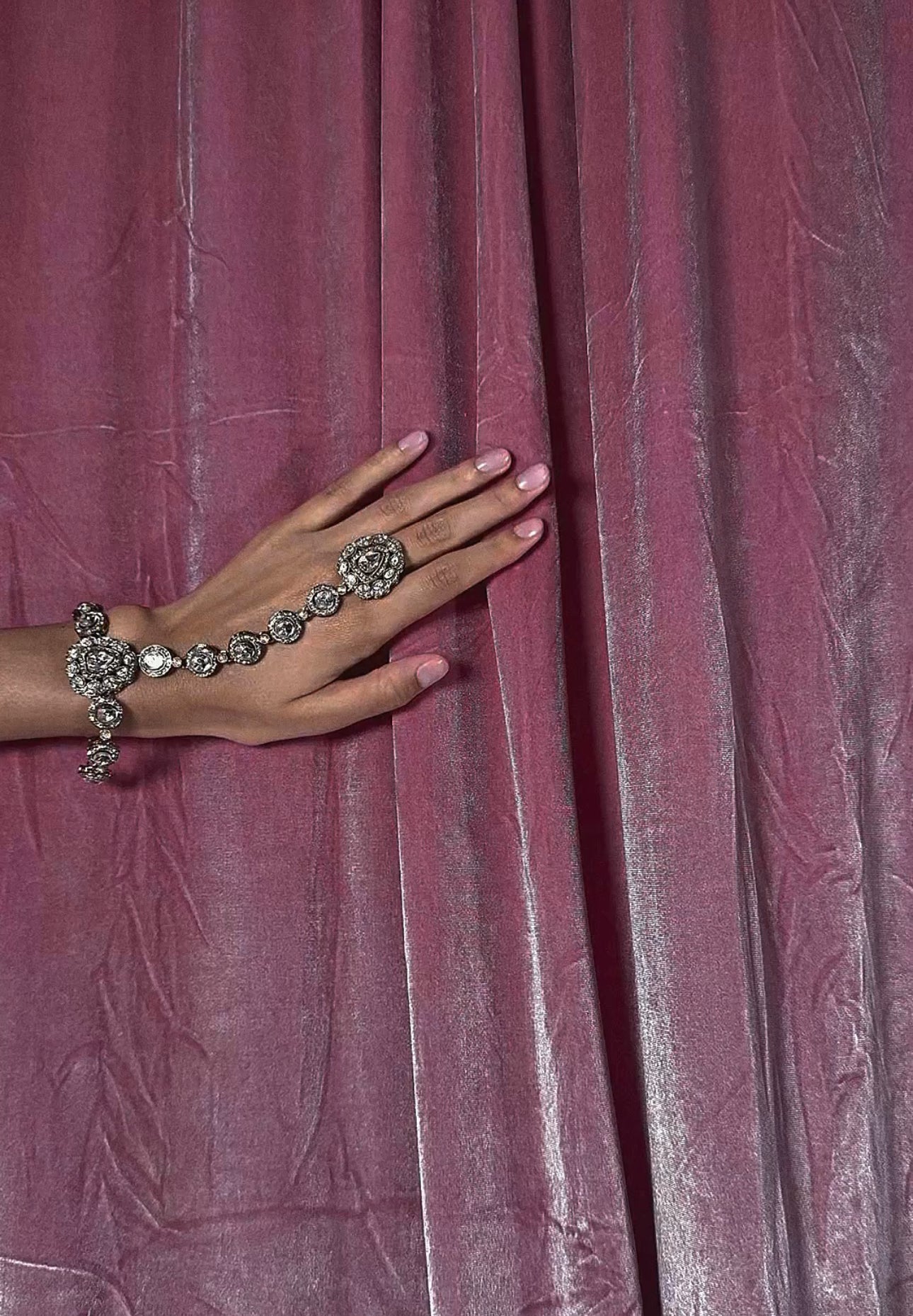 Mahnaz Hand Harness
