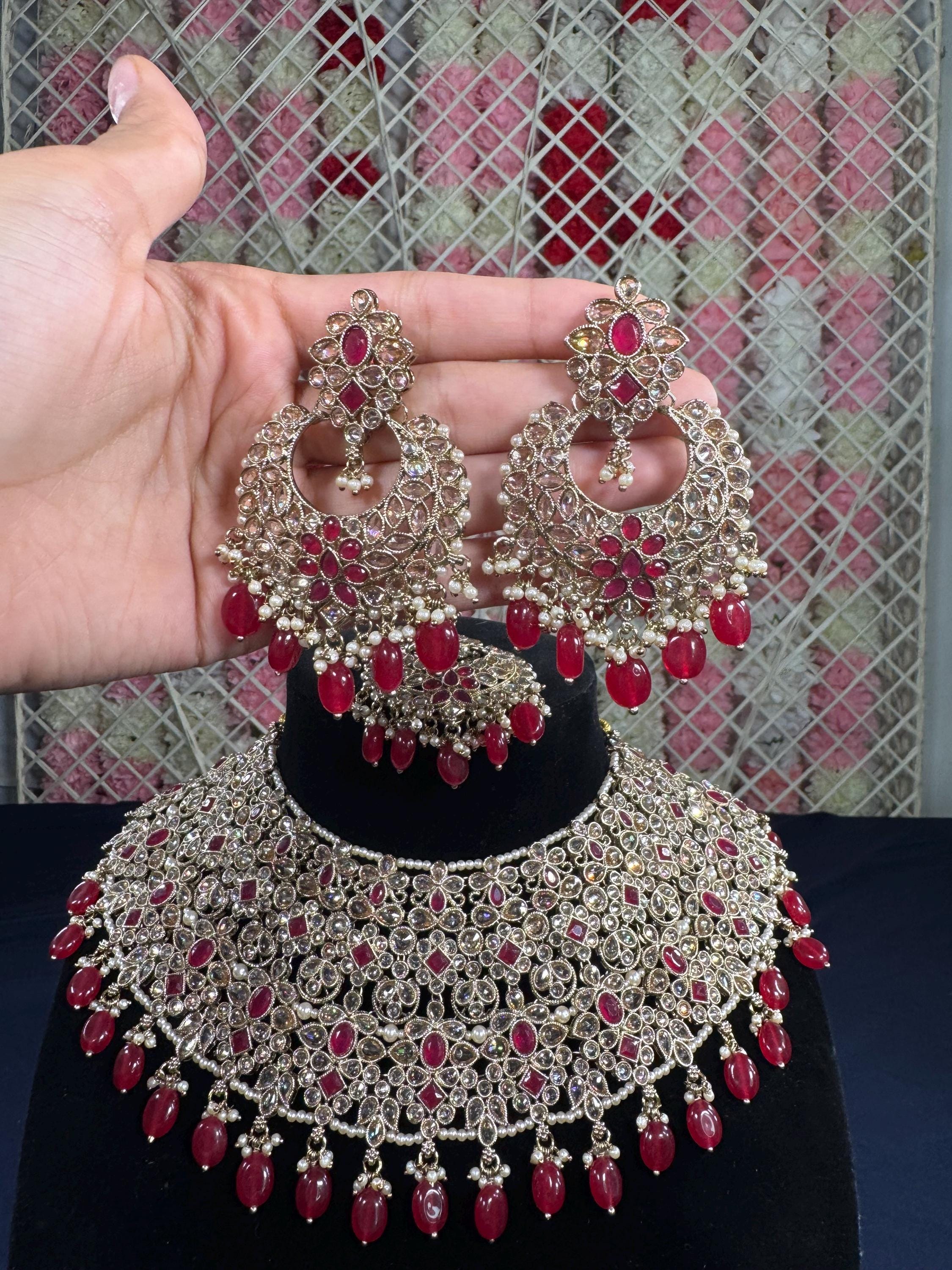 Roshira Necklace Set