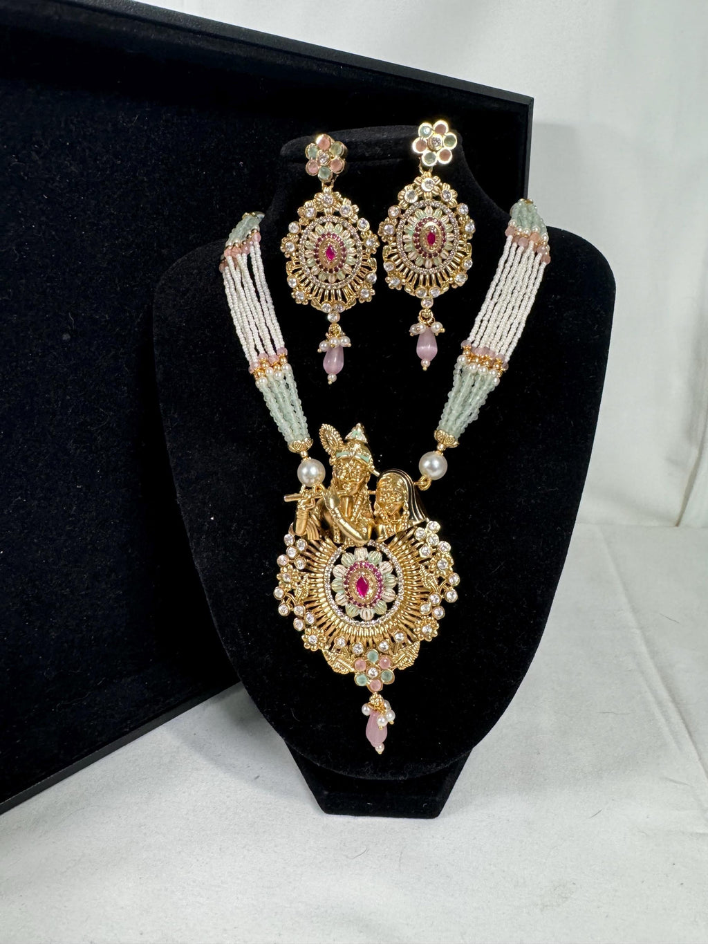 Ameesha Necklace Set