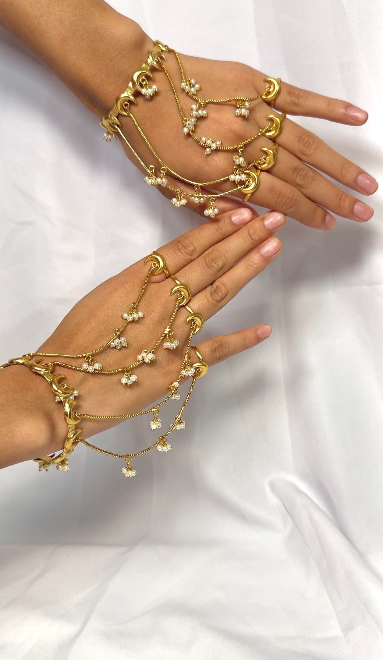 Hameeda Moon Hand Harness