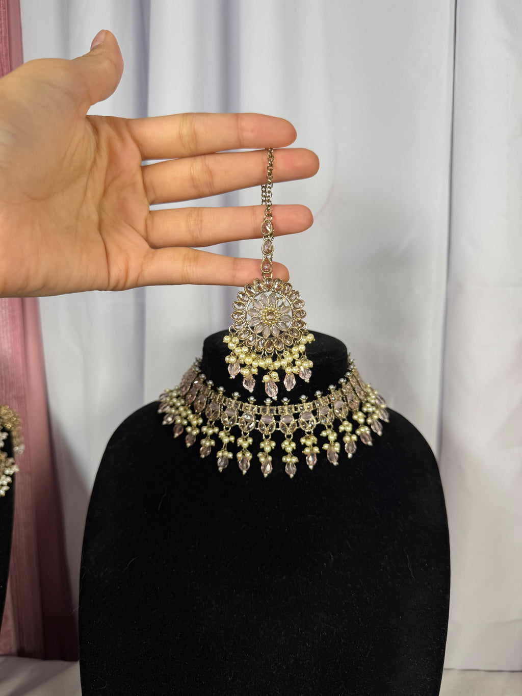 Crystal pink necklace set ￼