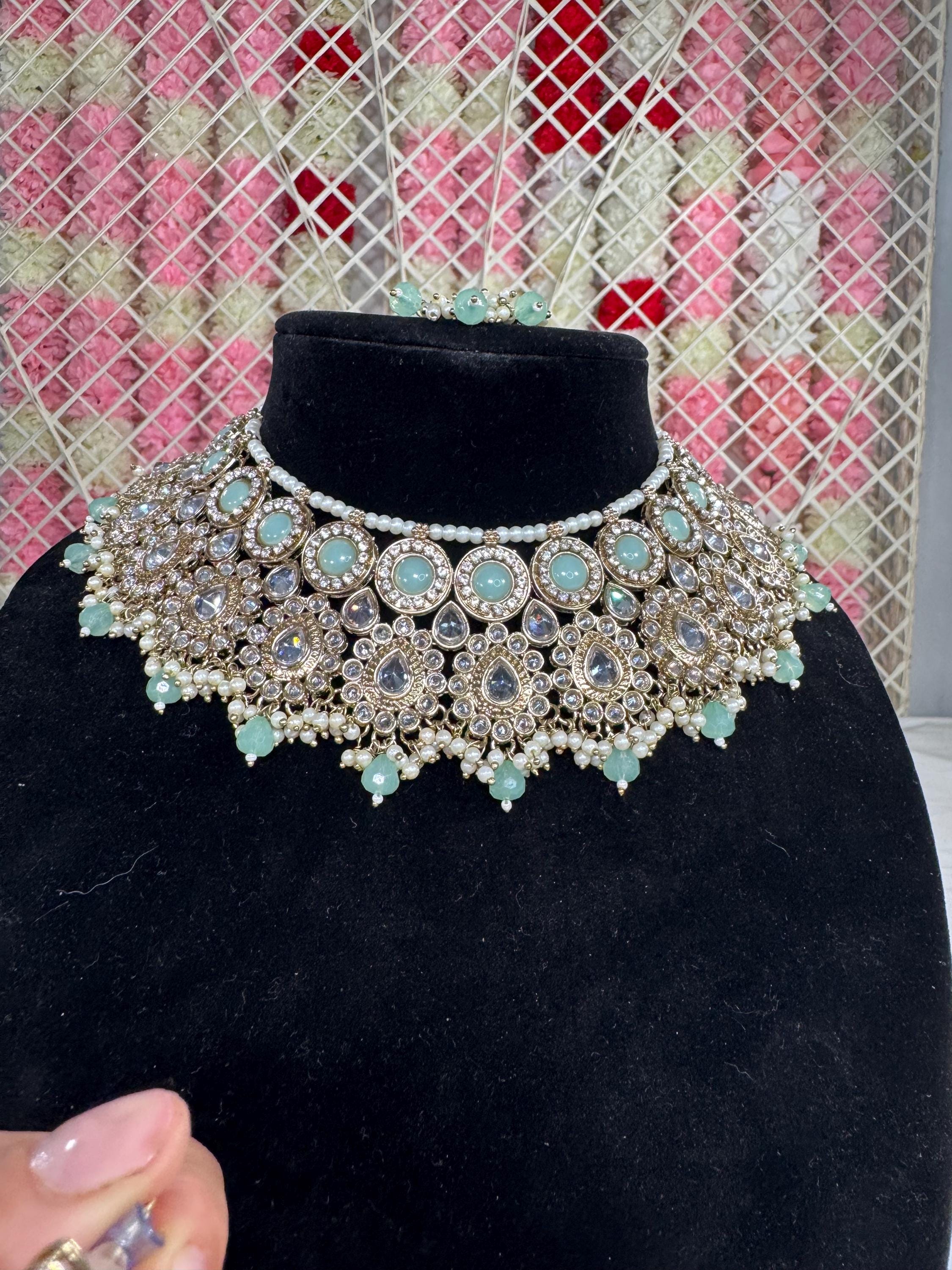 Alinara Necklace Set