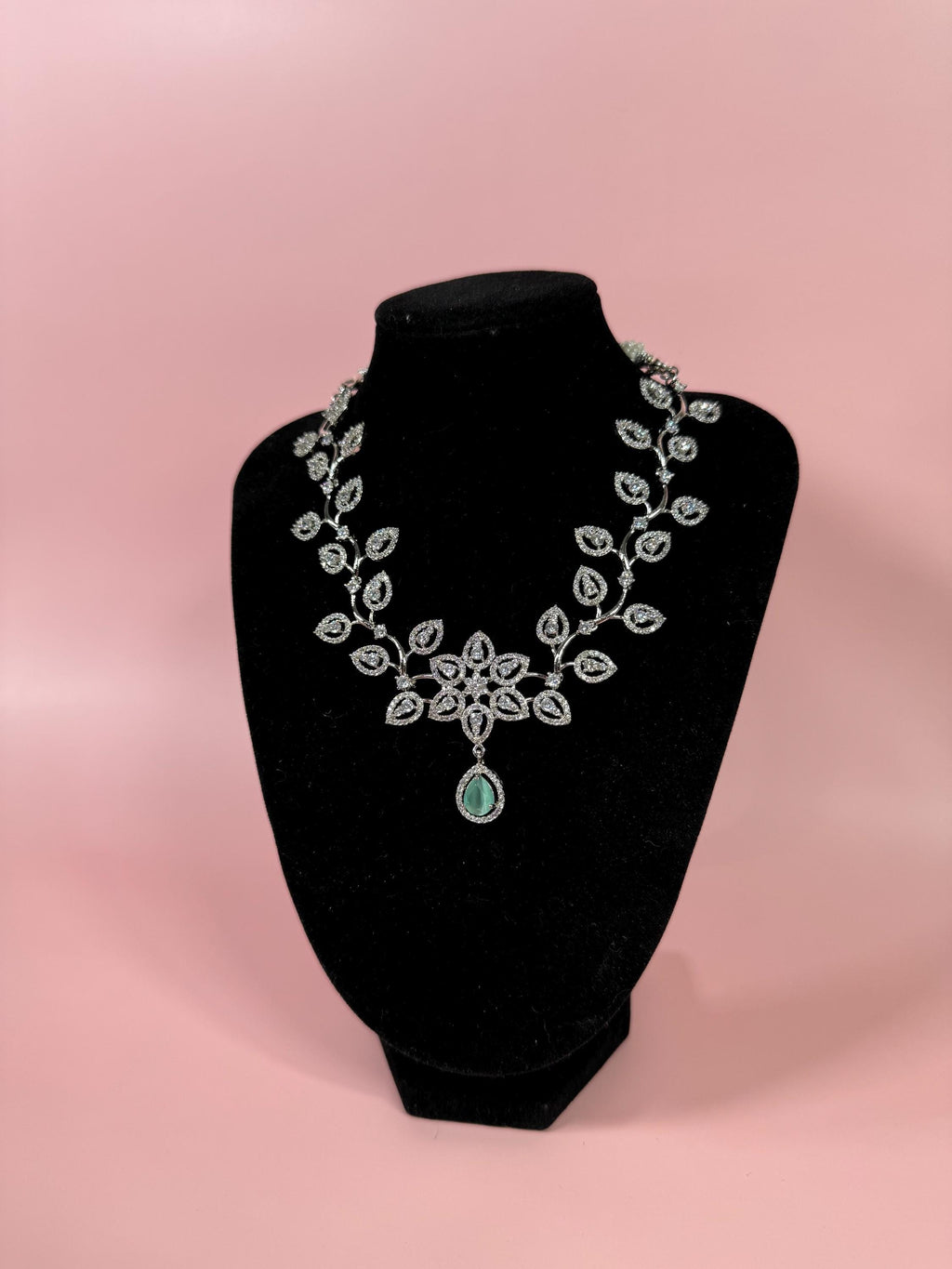 Hafira Necklace Set