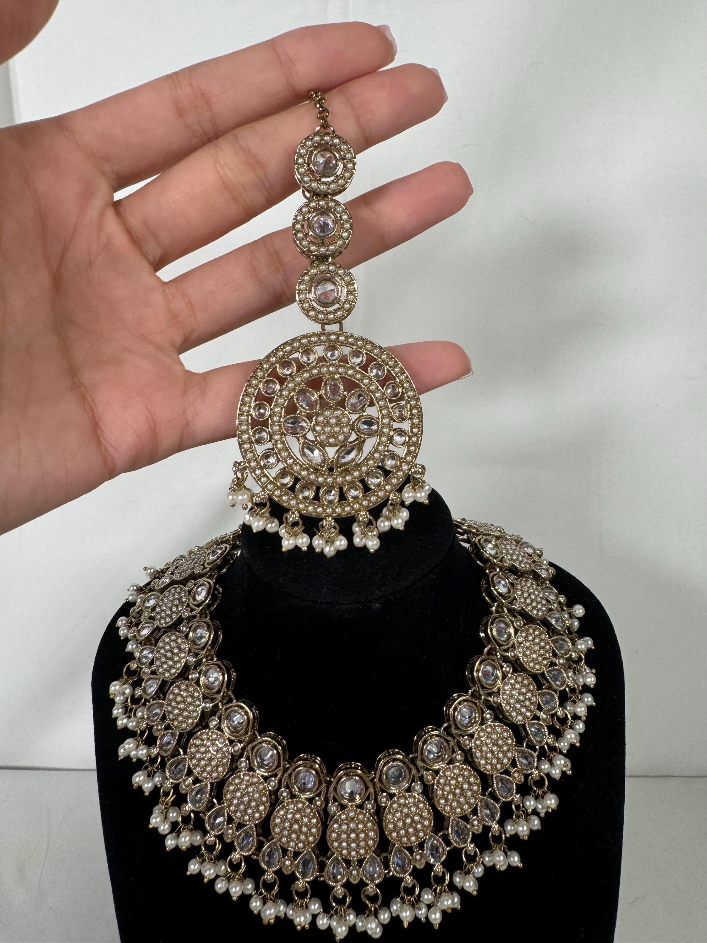 Danayra Necklace Set