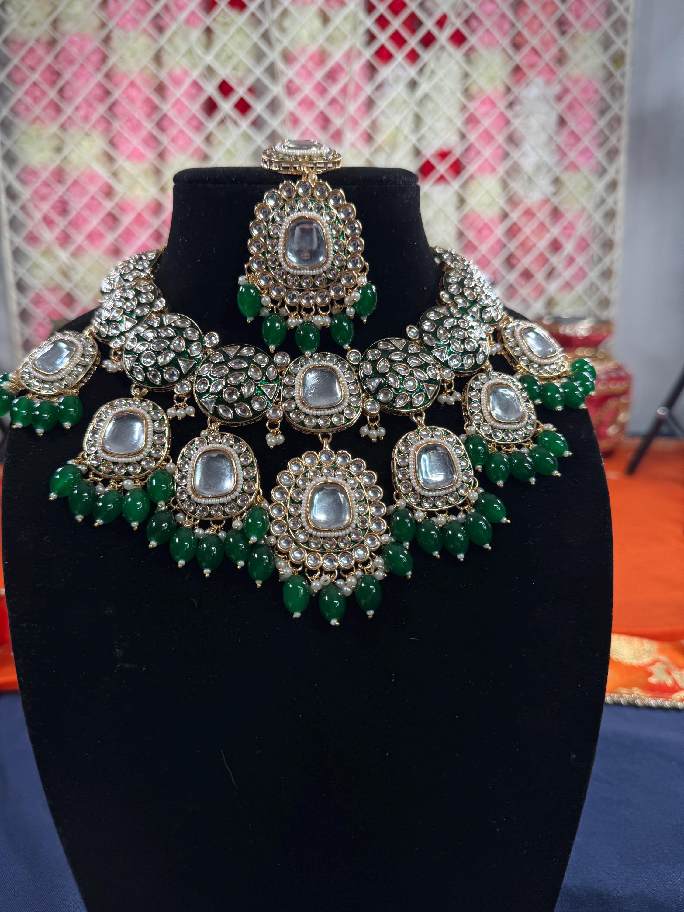 Areeza Necklace Set