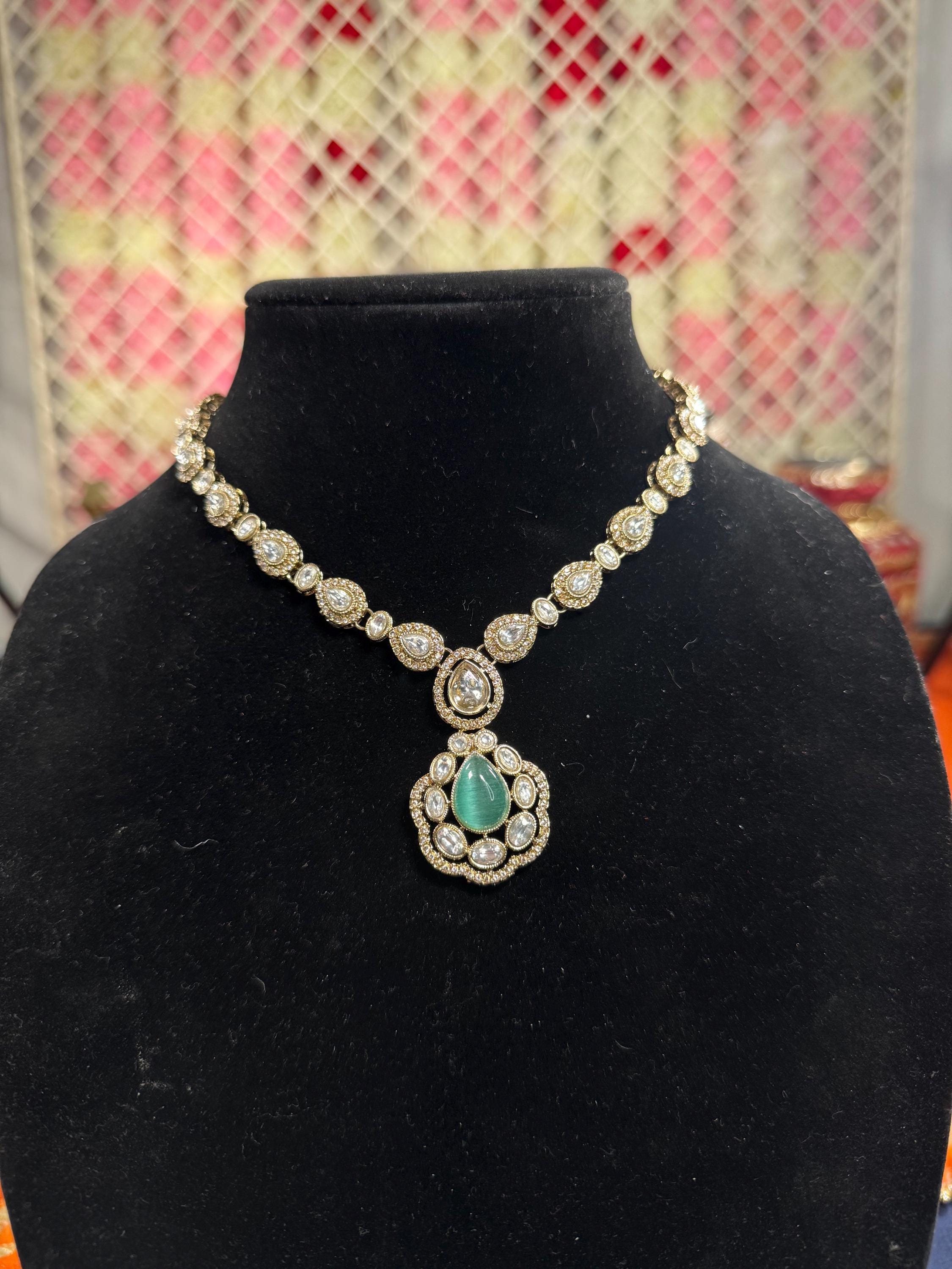 Hiriya Necklace Set