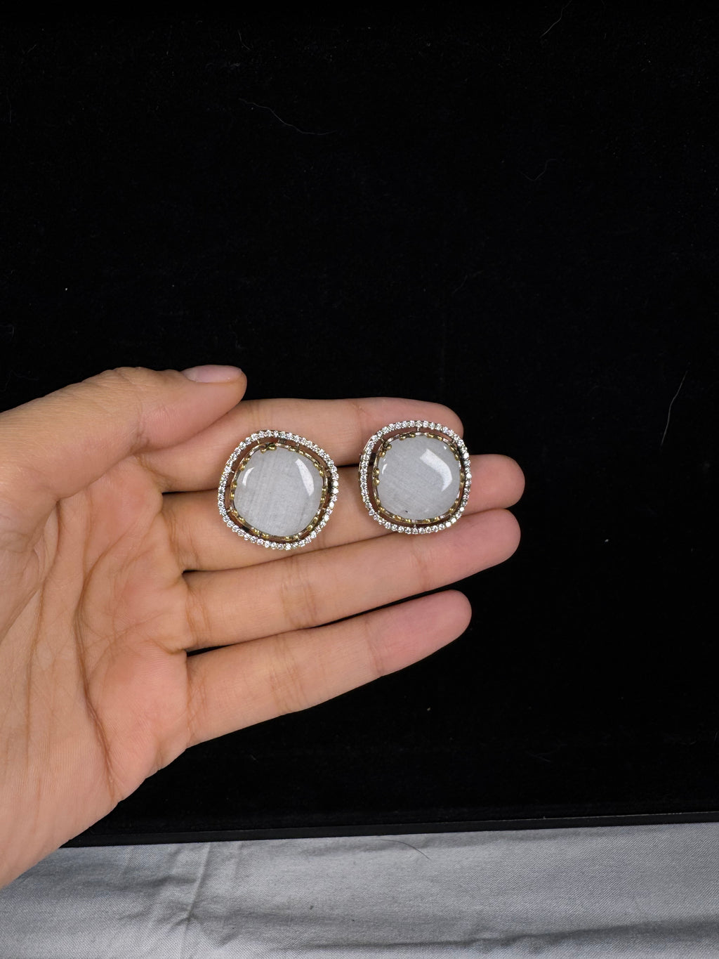 Sia Stud Earrings-Gray