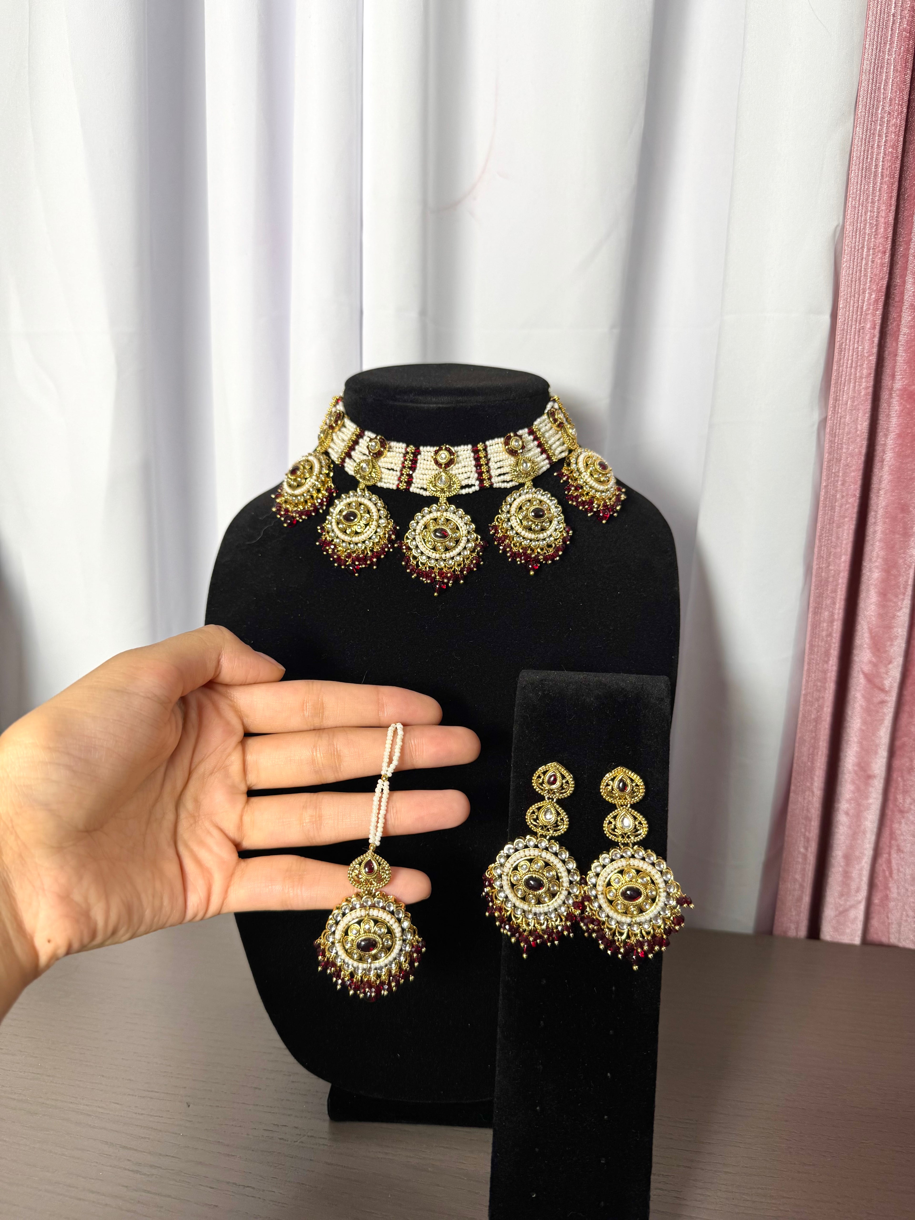 Kaveri Necklace Set
