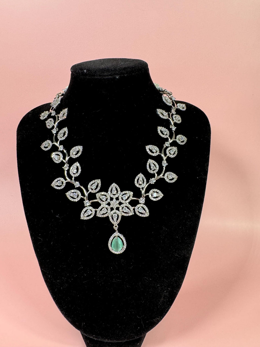 Hafira Necklace Set