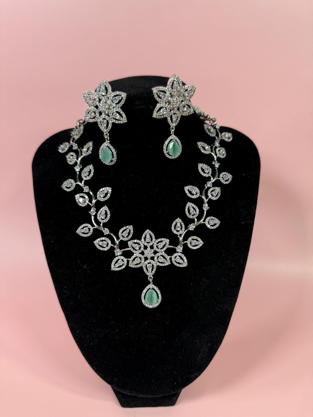 Hafira Necklace Set