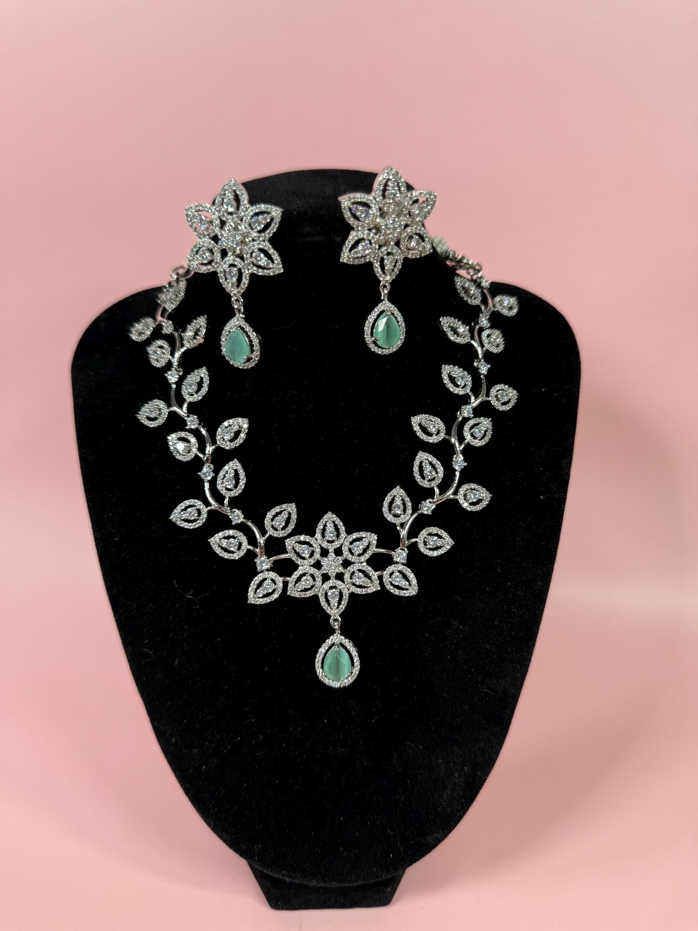 Hafira Necklace Set