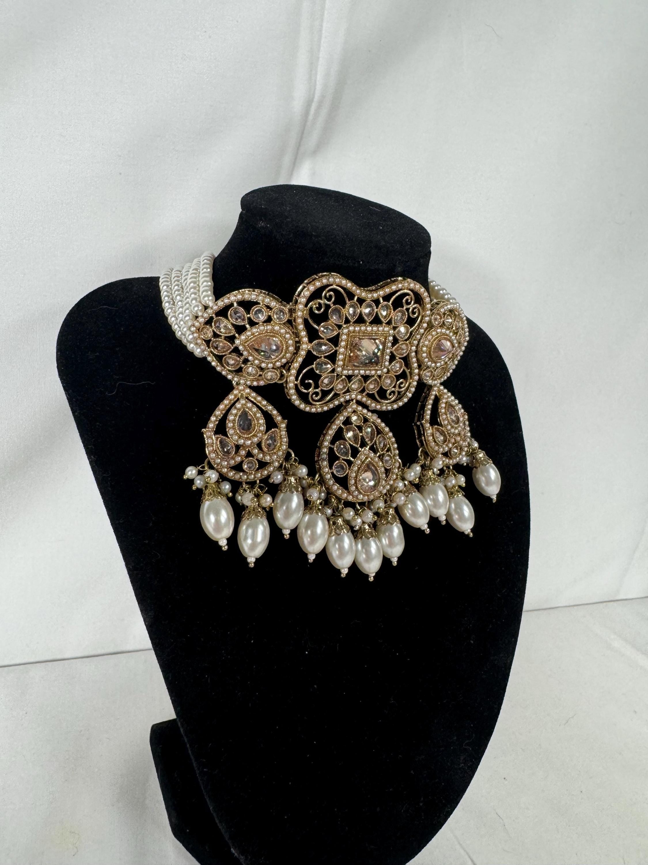 Kameera Necklace Set