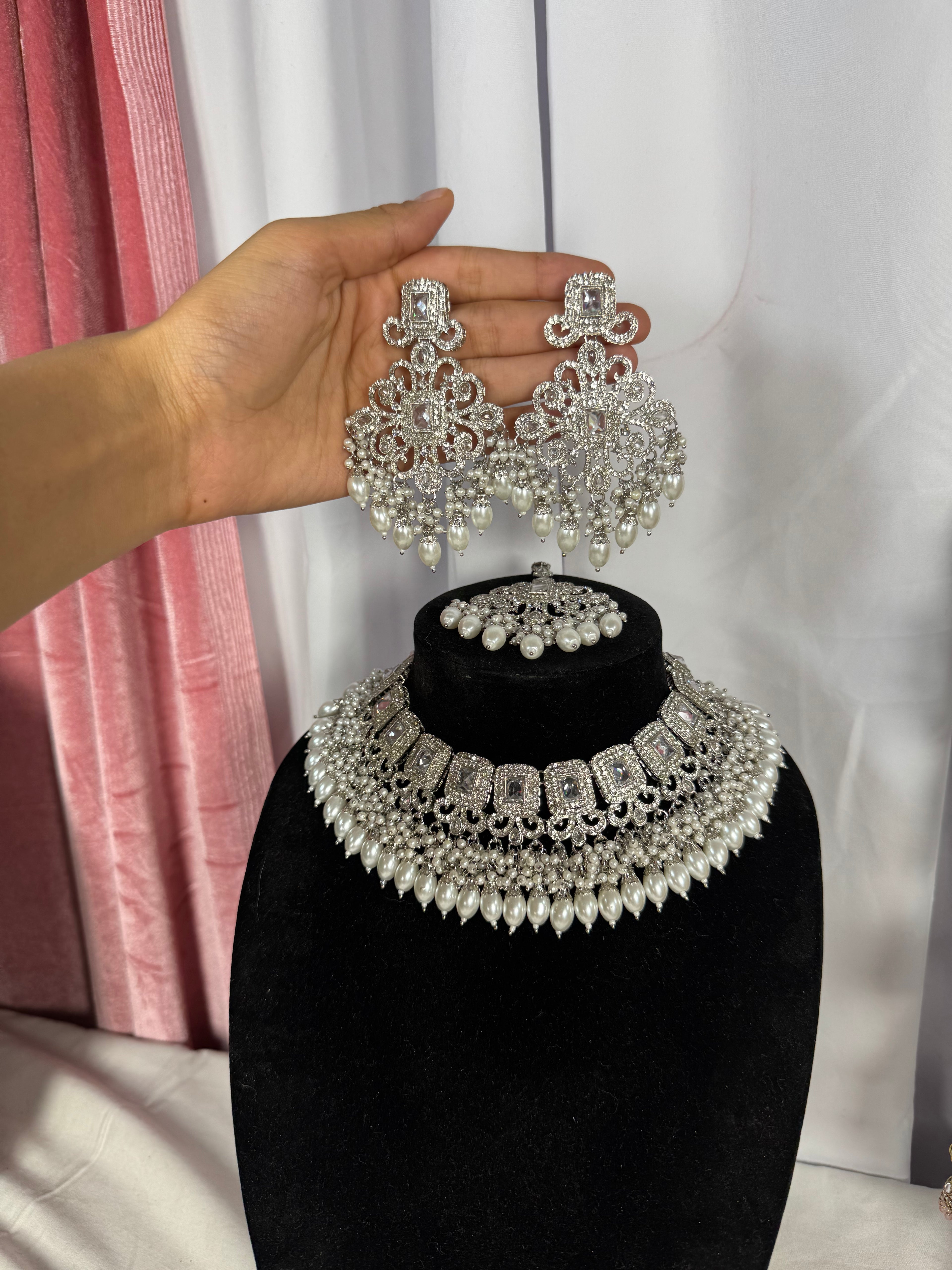 Priya Silver necklace Set