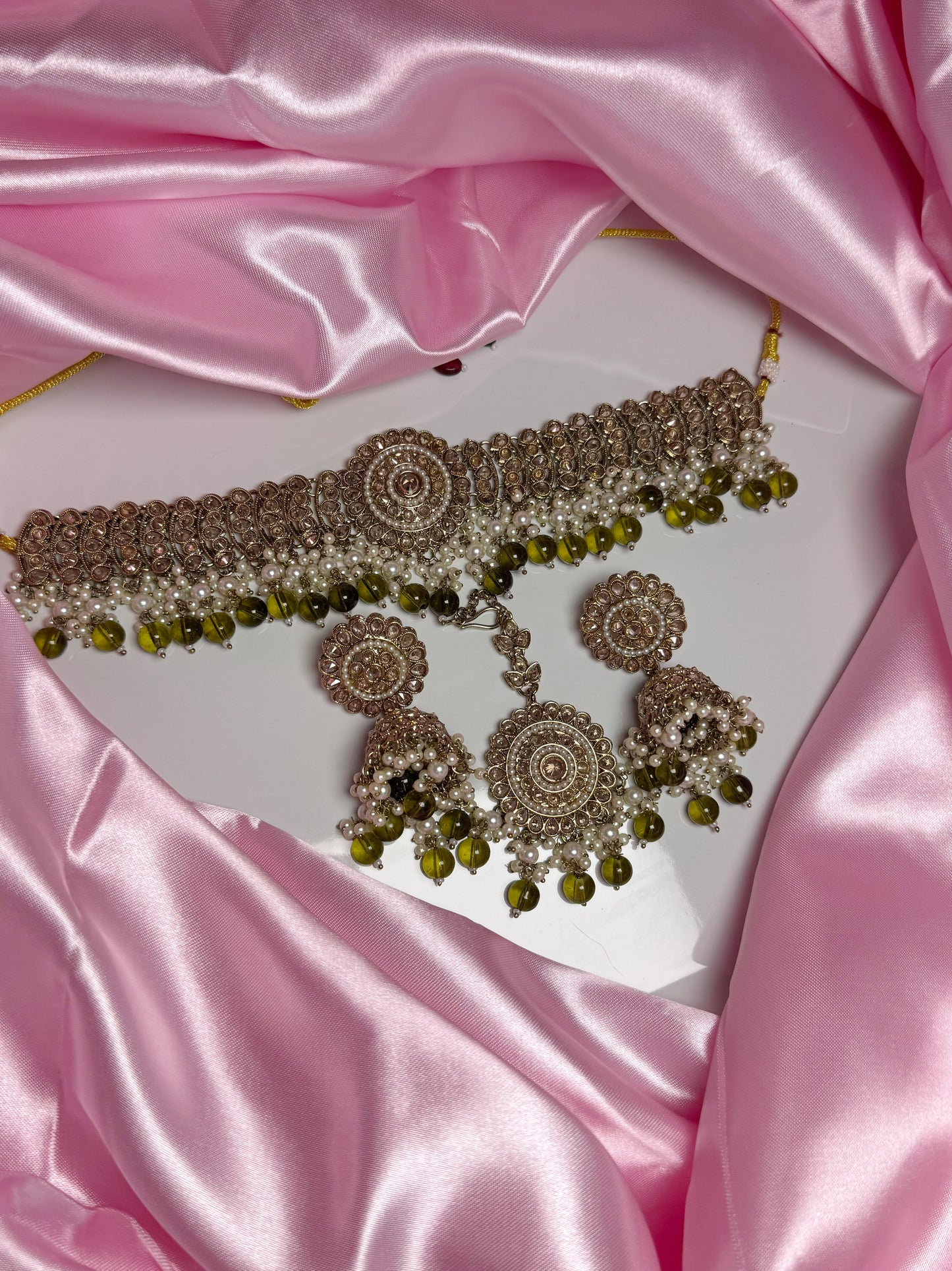 Divya Necklace Set Olive