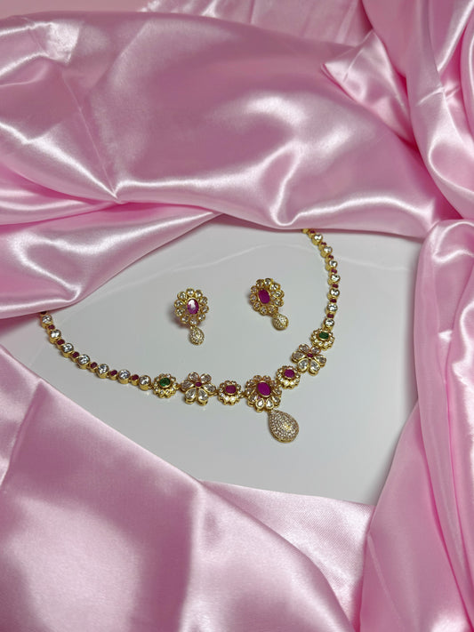 Tavi Necklace Set