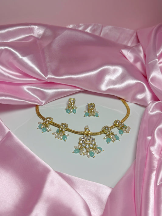 Loya Necklace Set