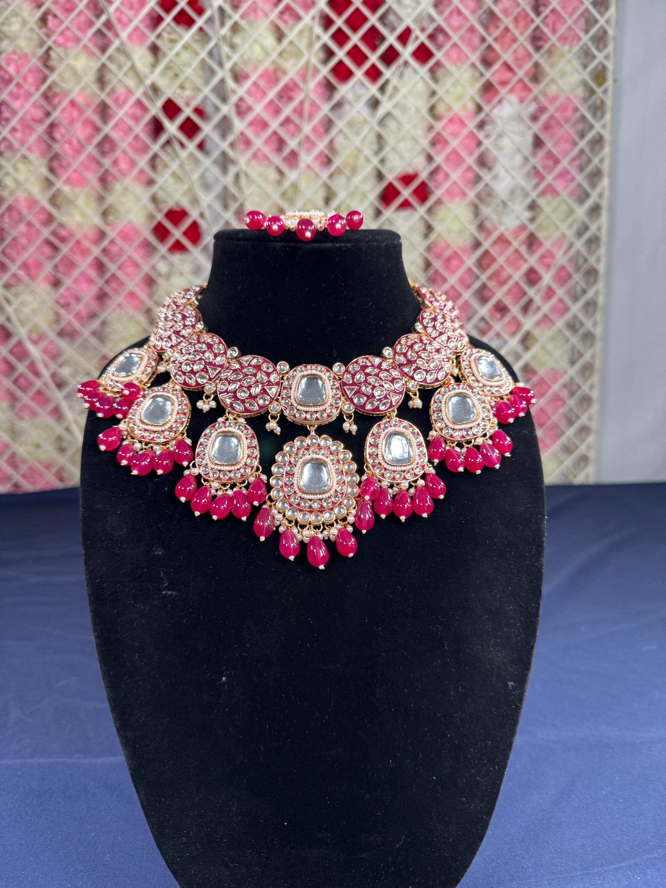 Mahnoor Necklace Set