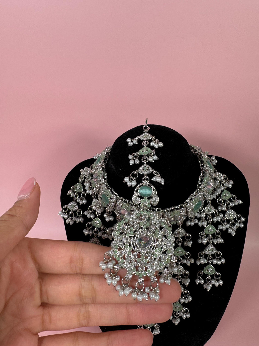 Areezah Necklace Set