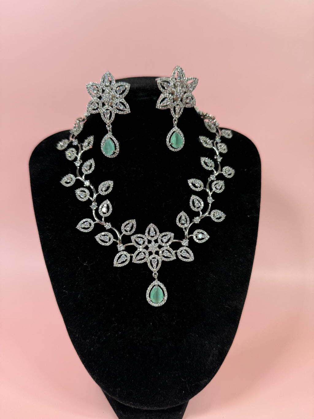 Hafira Necklace Set