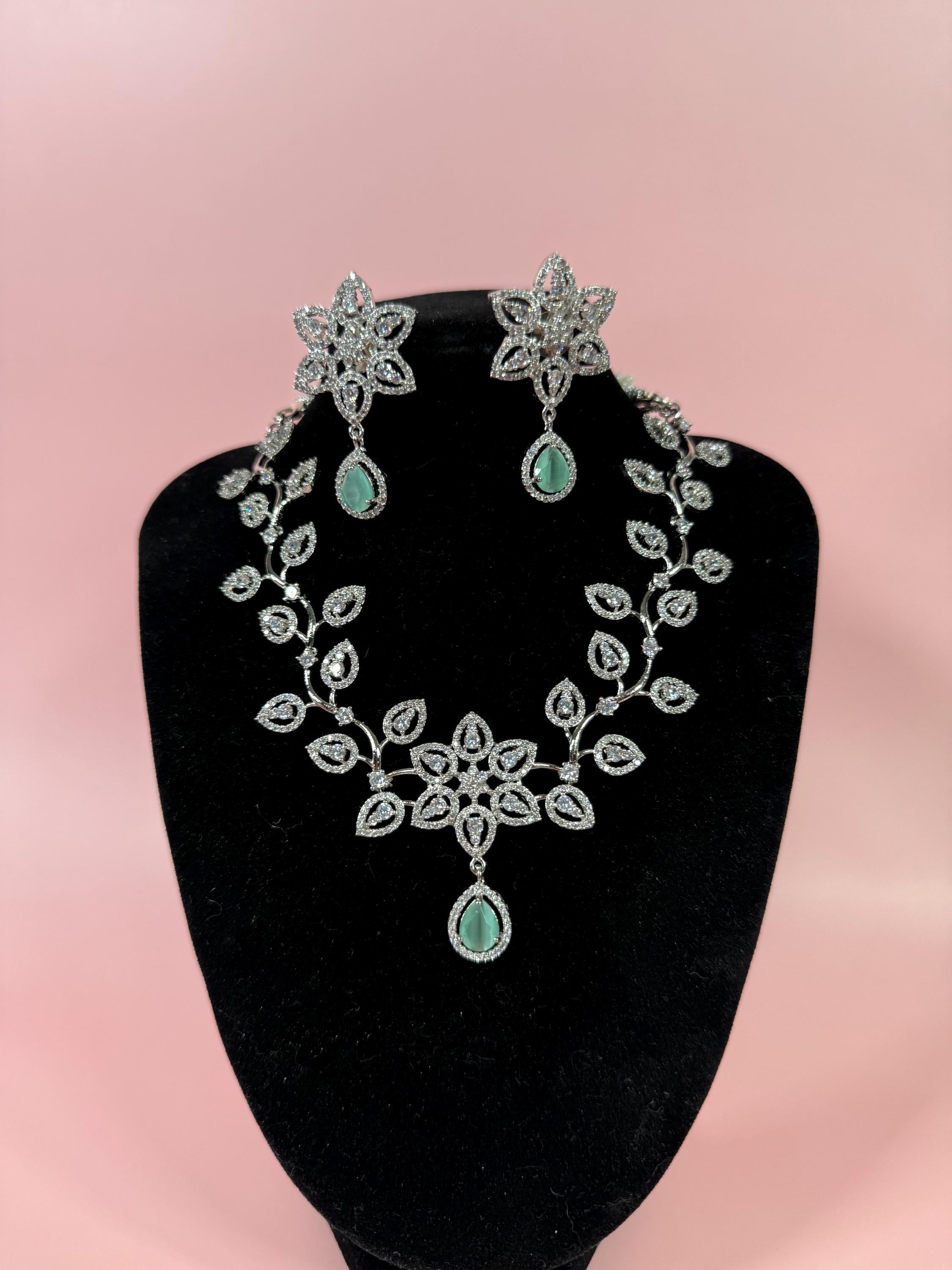 Hafira Necklace Set
