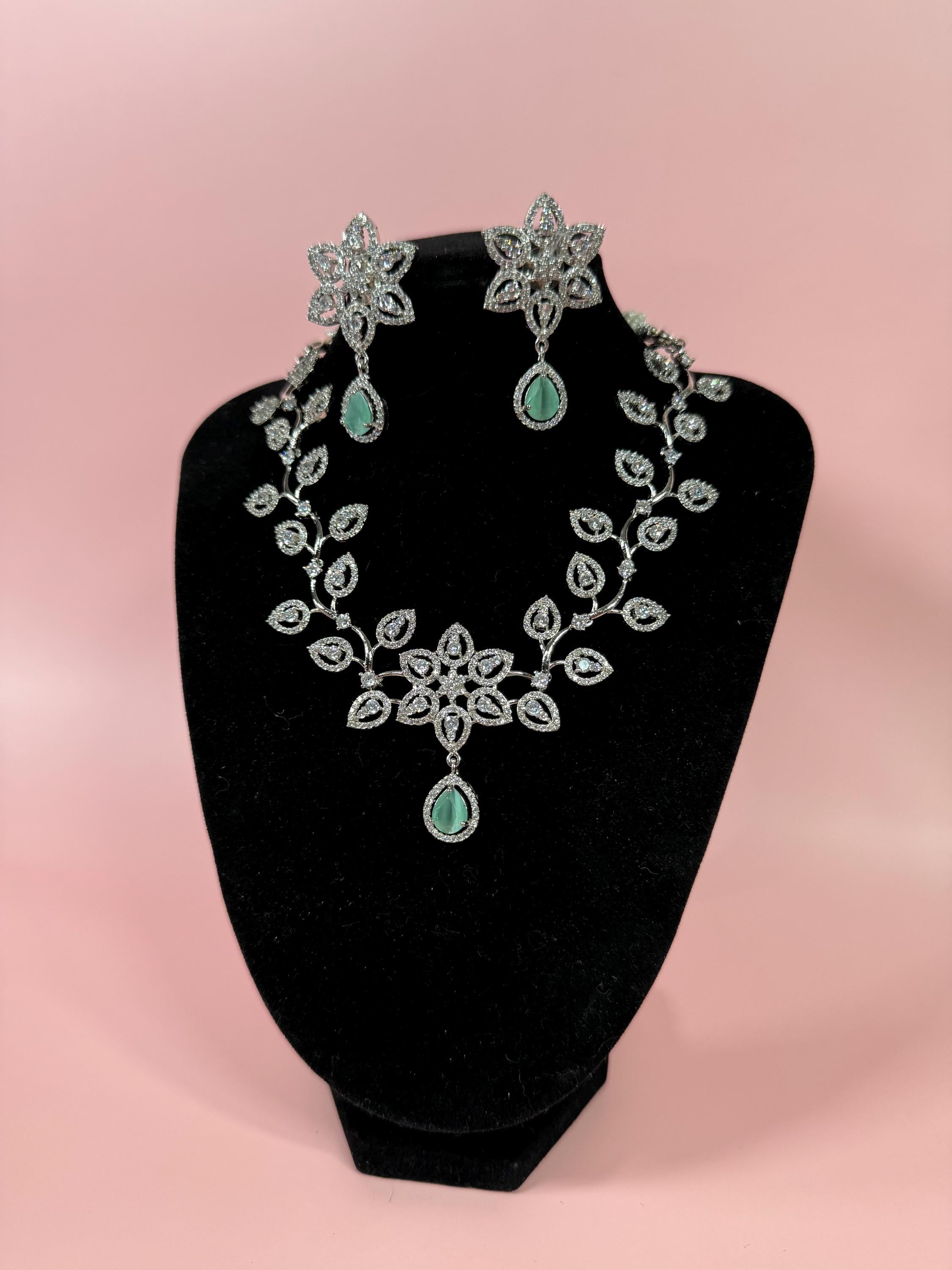 Hafira Necklace Set